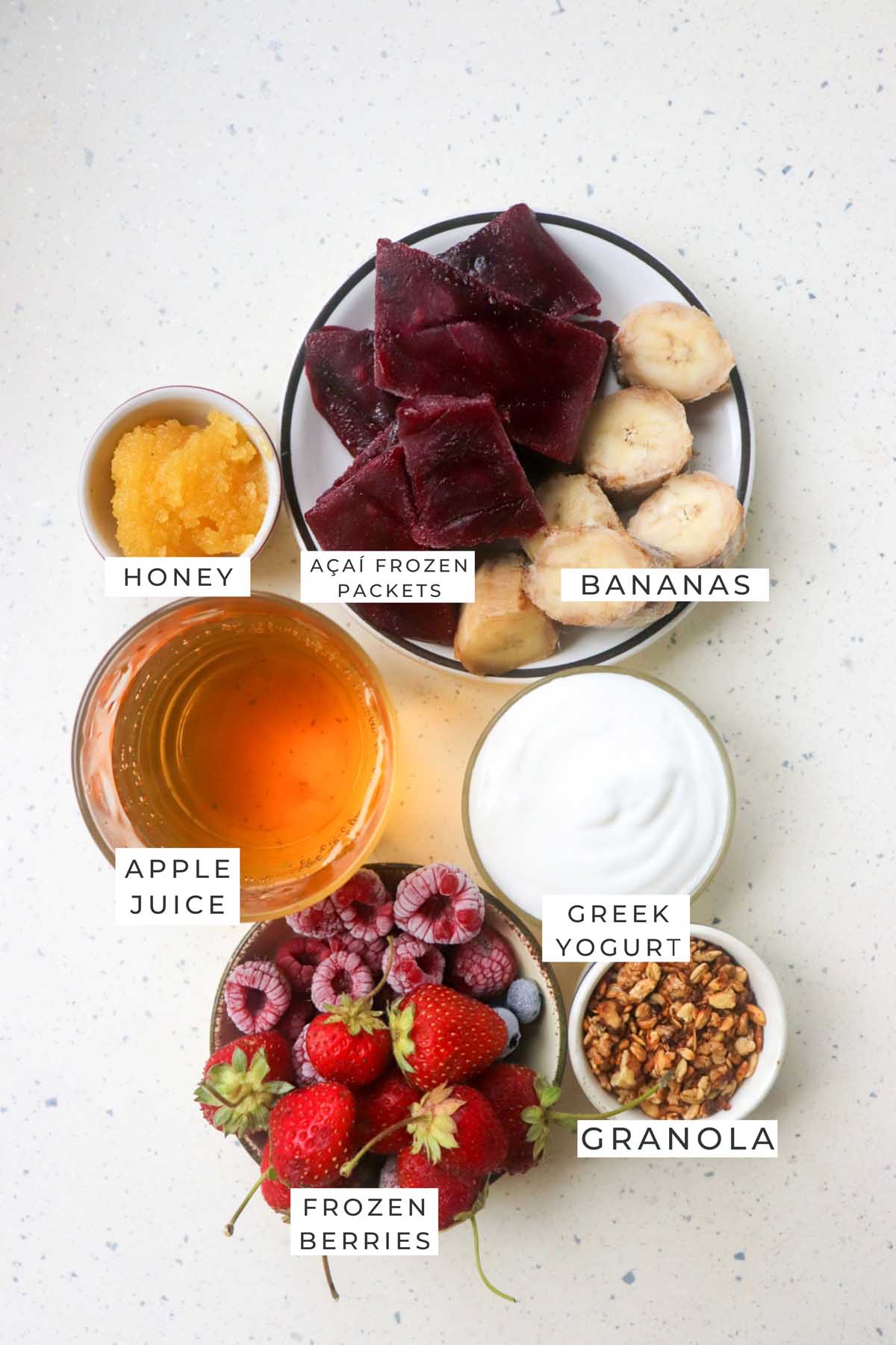 acai smoothie bowl labeled ingredients.