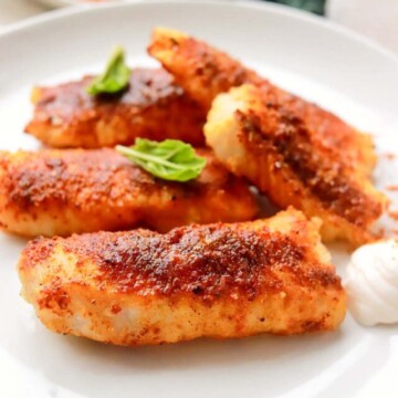 seasoned mahi mahi on a plate.