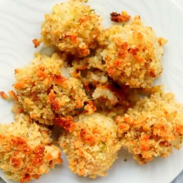 top view plate of cooked scallops.