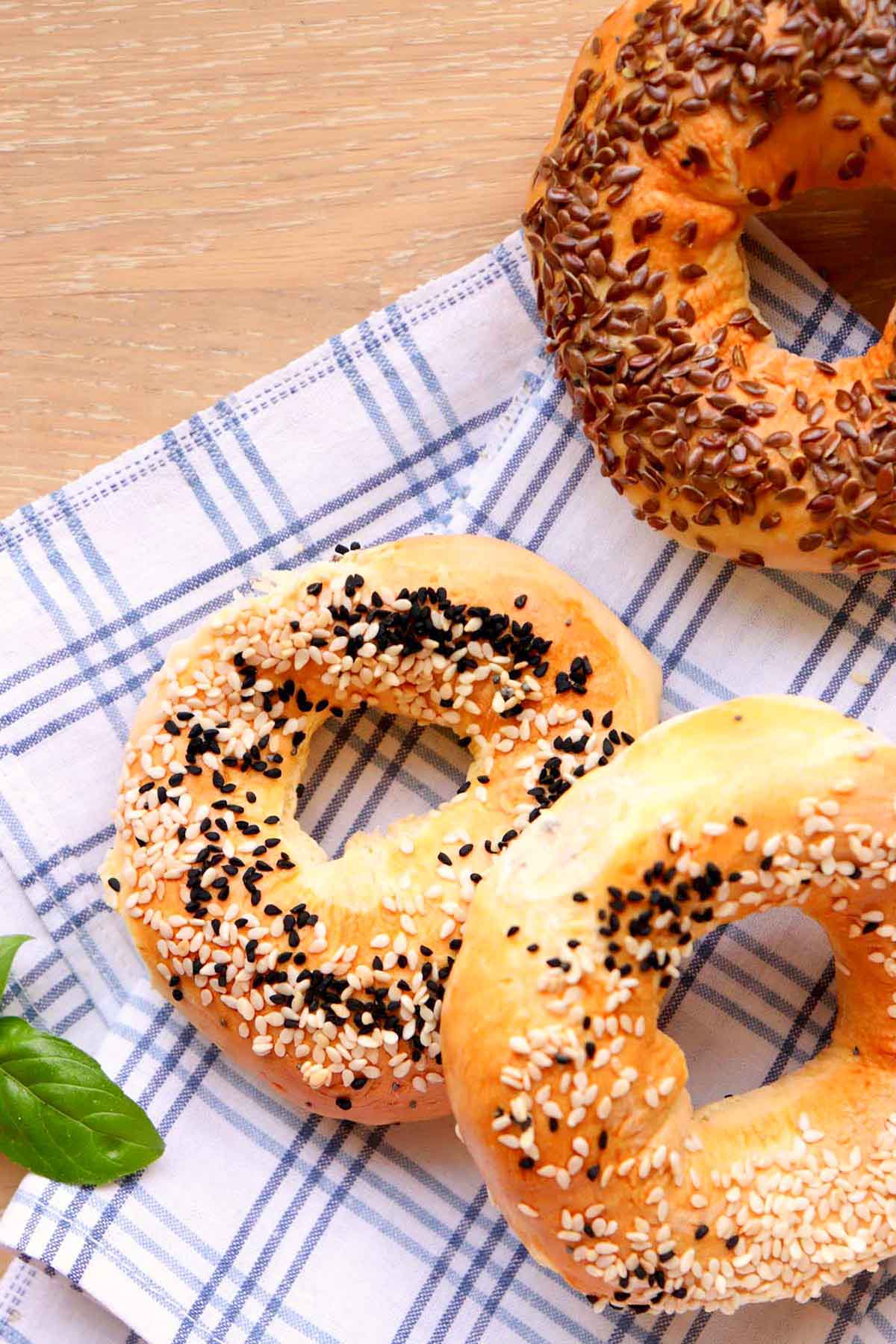 Bagels on a kitchen towel.