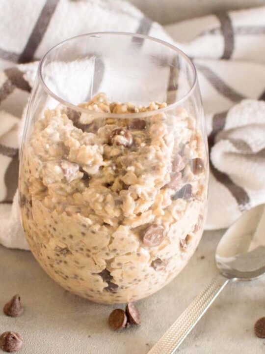 overnight oats cookie dough thumbnail picture.