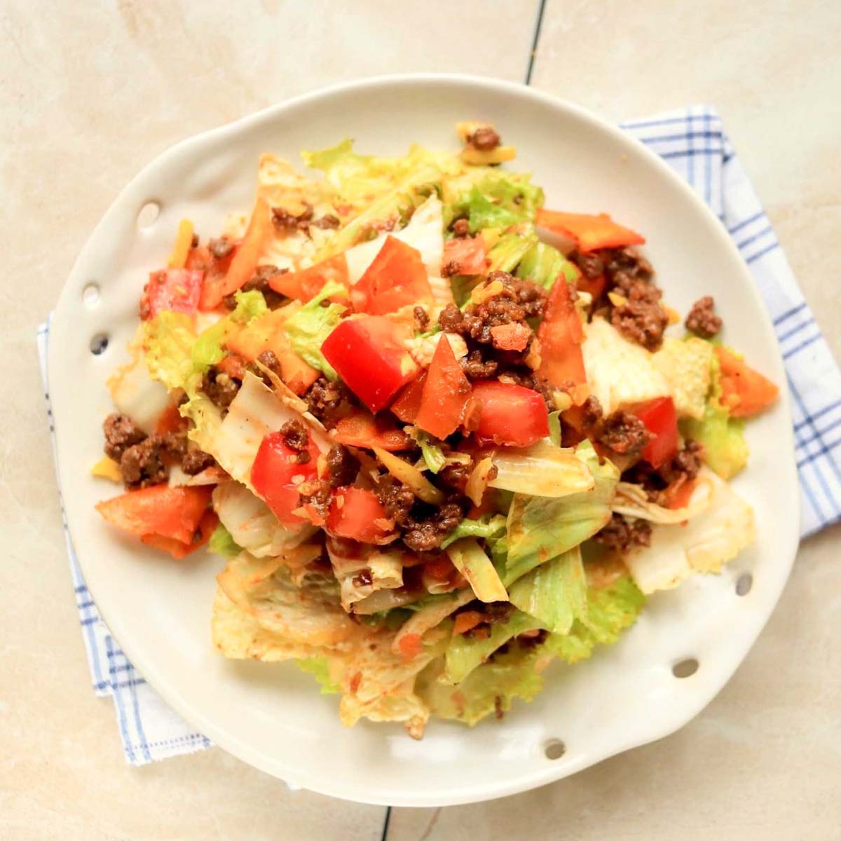 Thumbnail of low calorie taco salad.