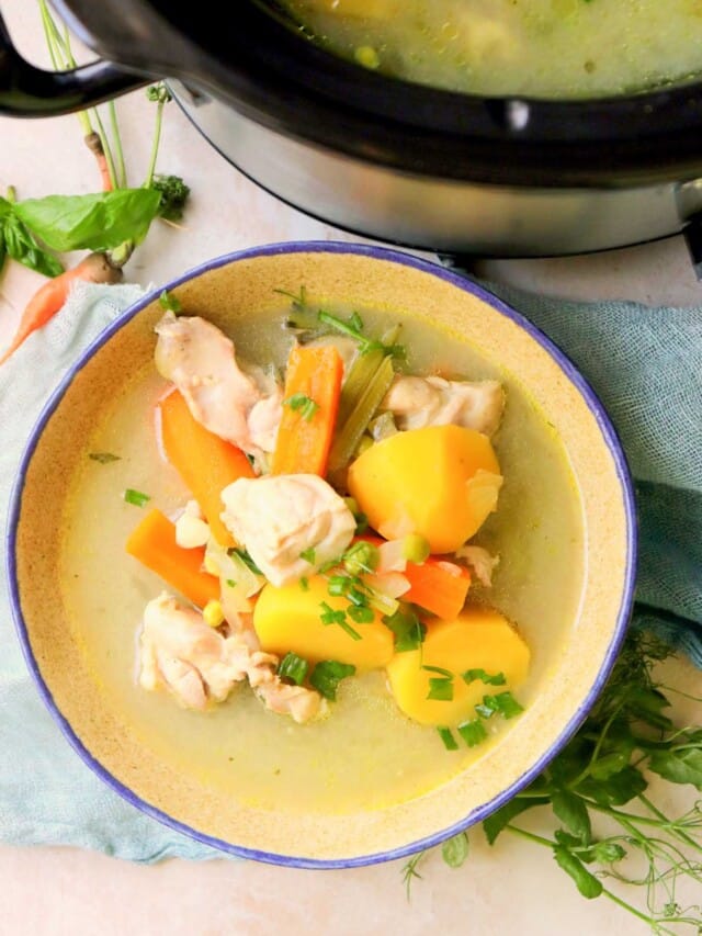 Cozy Slow Cooker Chicken Stew: Easy Low-Calorie Dinner!