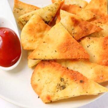 air fried pita chips on a plate.