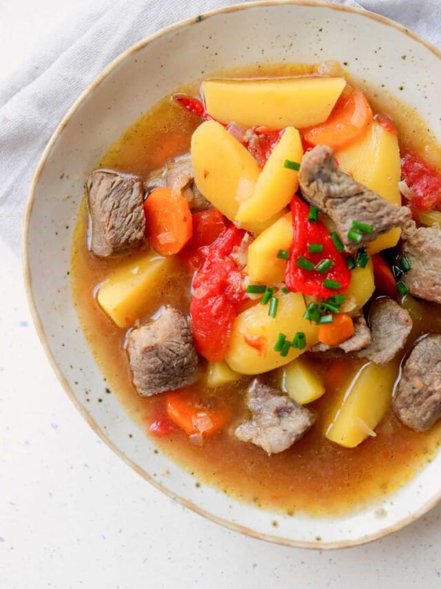 Hearty Low-Cal Slow Cooker Beef Stew: Winter Comfort Food!