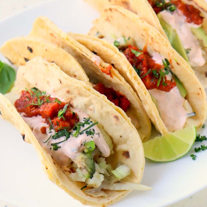 fish tacos with chipotle sauce thumbnail picture.