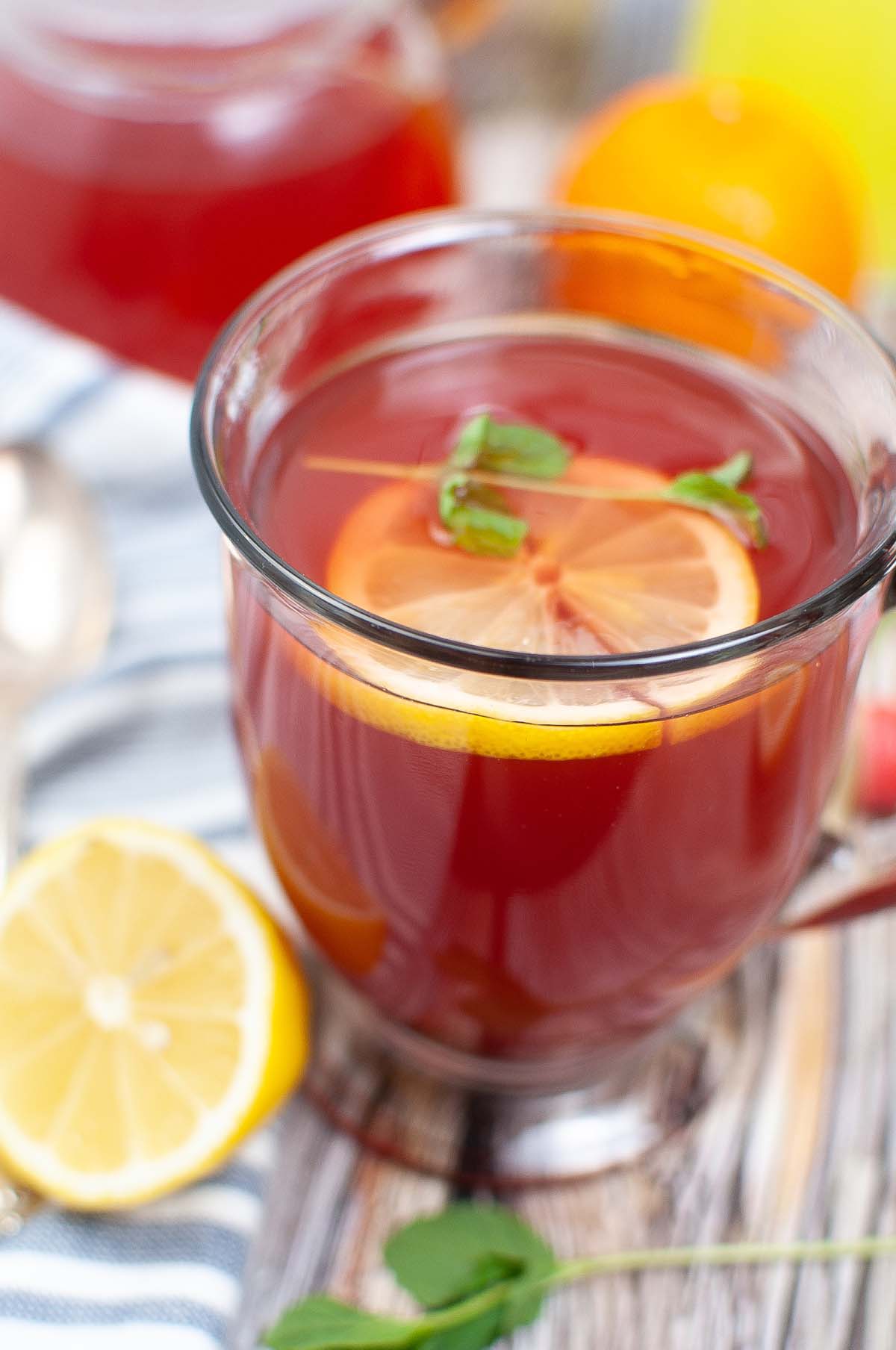 Tea in a glass with lemon and mint.