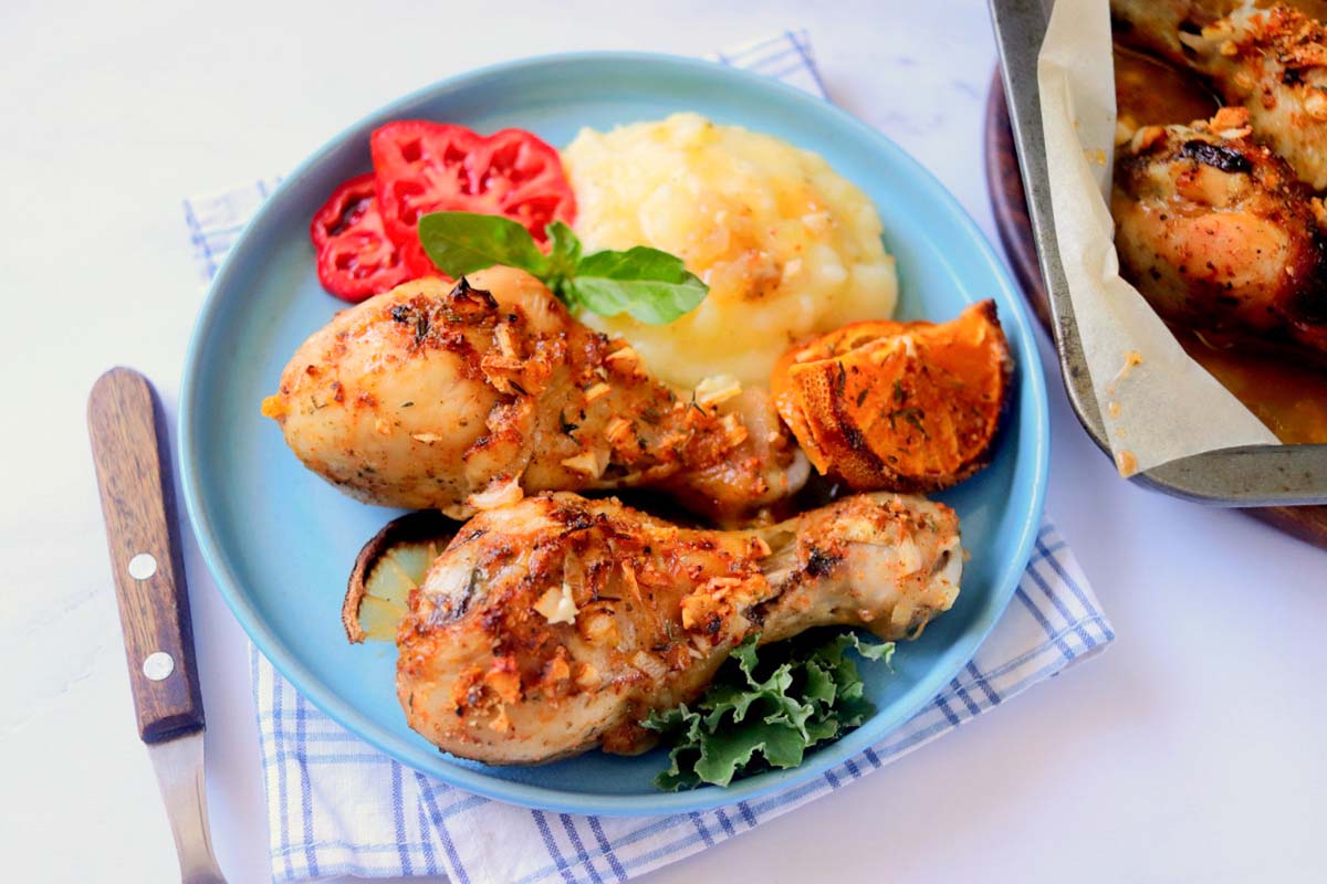 Chicken and potatoes on a blue plate.