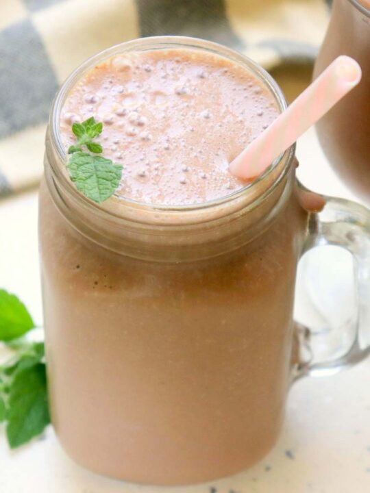 chocolate banana milkshake thumbnail picture.