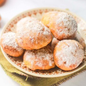 Thumbnail of air fryer cinnamon pretzel bites.