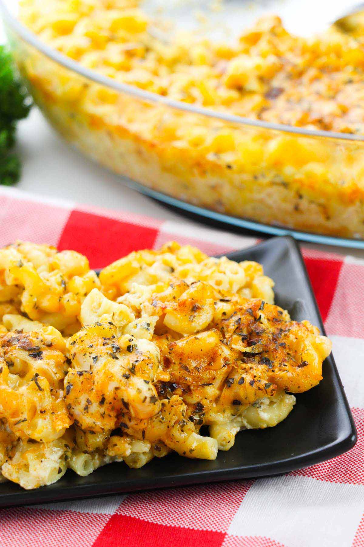 Mac and cheese on a black plate.