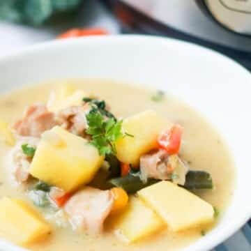 bowl of chicken pot pie soup.
