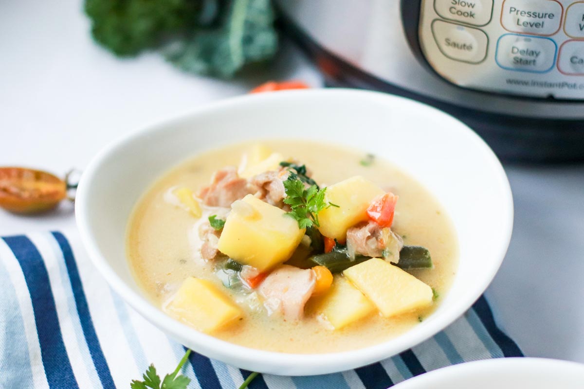 bowl of chicken pot pie soup.