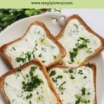 Pinterest pin for low calorie garlic bread.