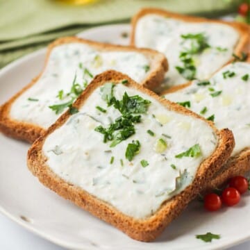 Thumbnail of low calorie garlic bread.