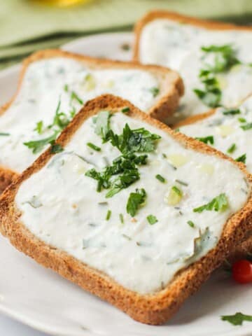 Thumbnail of low calorie garlic bread.