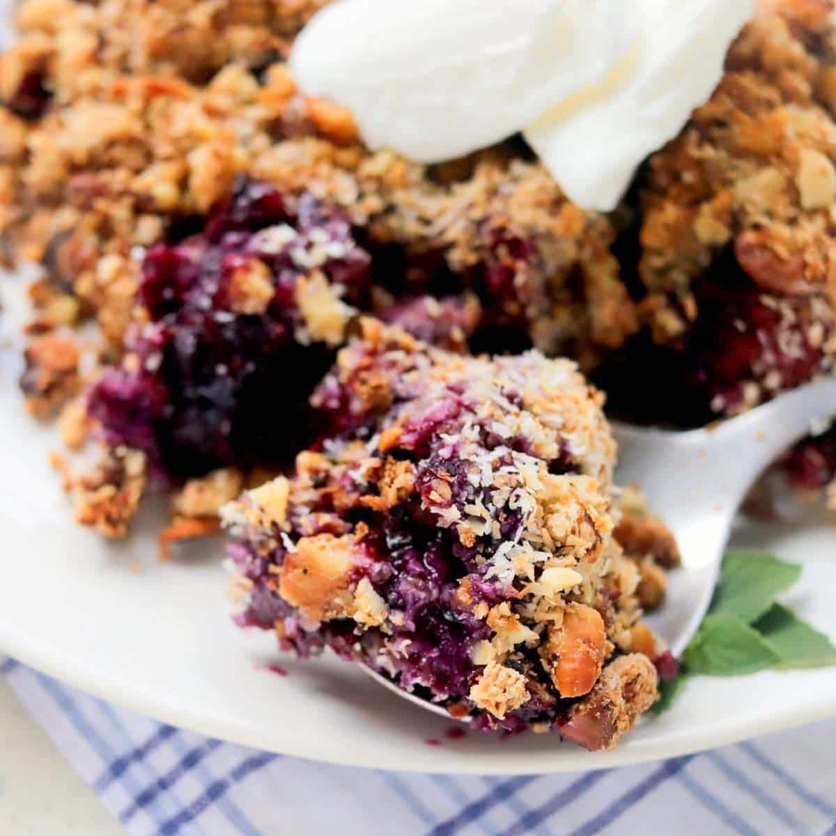 Thumbnail of low calorie berry crumble.
