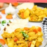 Pinterest pin of low calorie chicken curry.