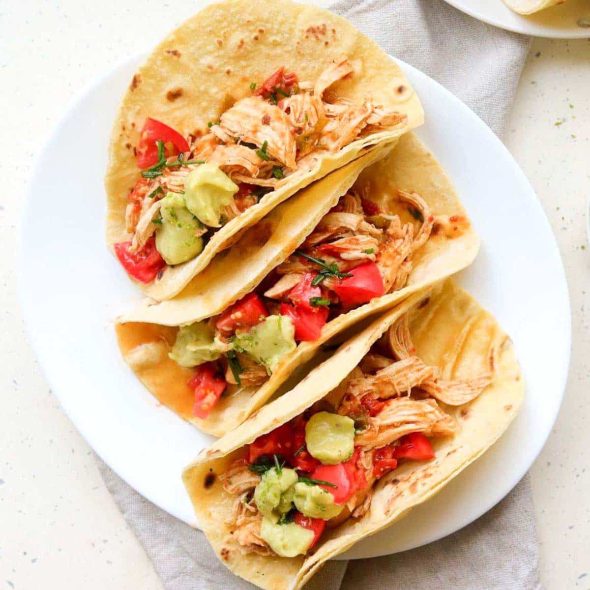 Thumbnail of low calorie chicken tacos.
