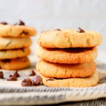 Thumbnail of low calorie chocolate chip cookies.