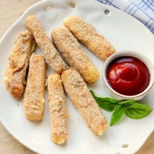 Thumbnail of low calorie mozzarella sticks.