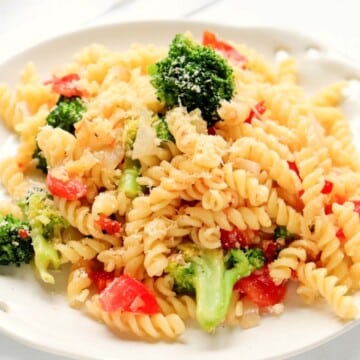 Thumbnail of low calorie pasta salad.