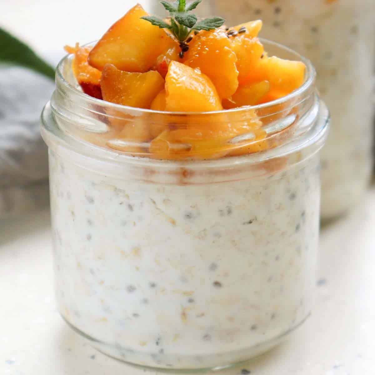 Thumbnail of low calorie peach overnight oats.