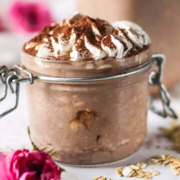 Thumbnail of low calorie tiramisu overnight oats.