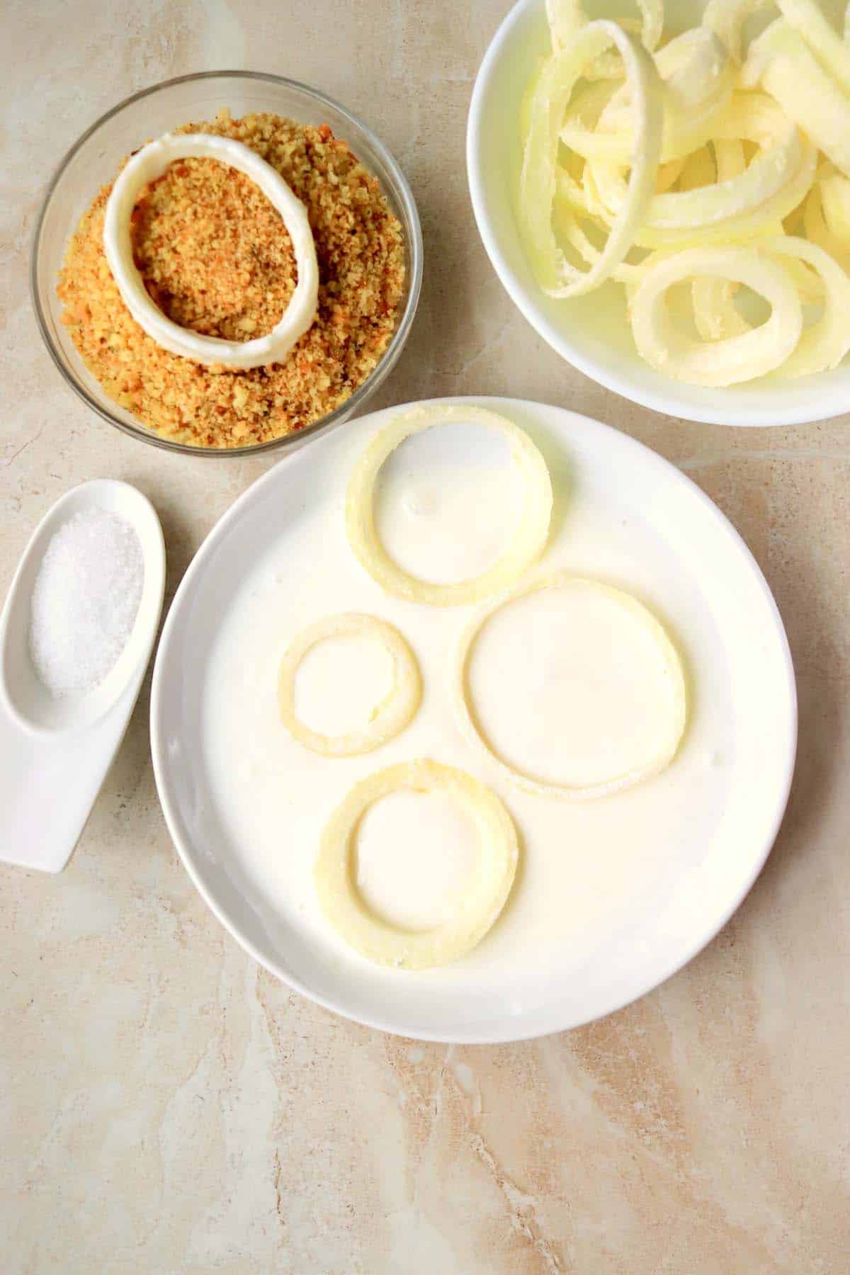Onion slices in yogurt.